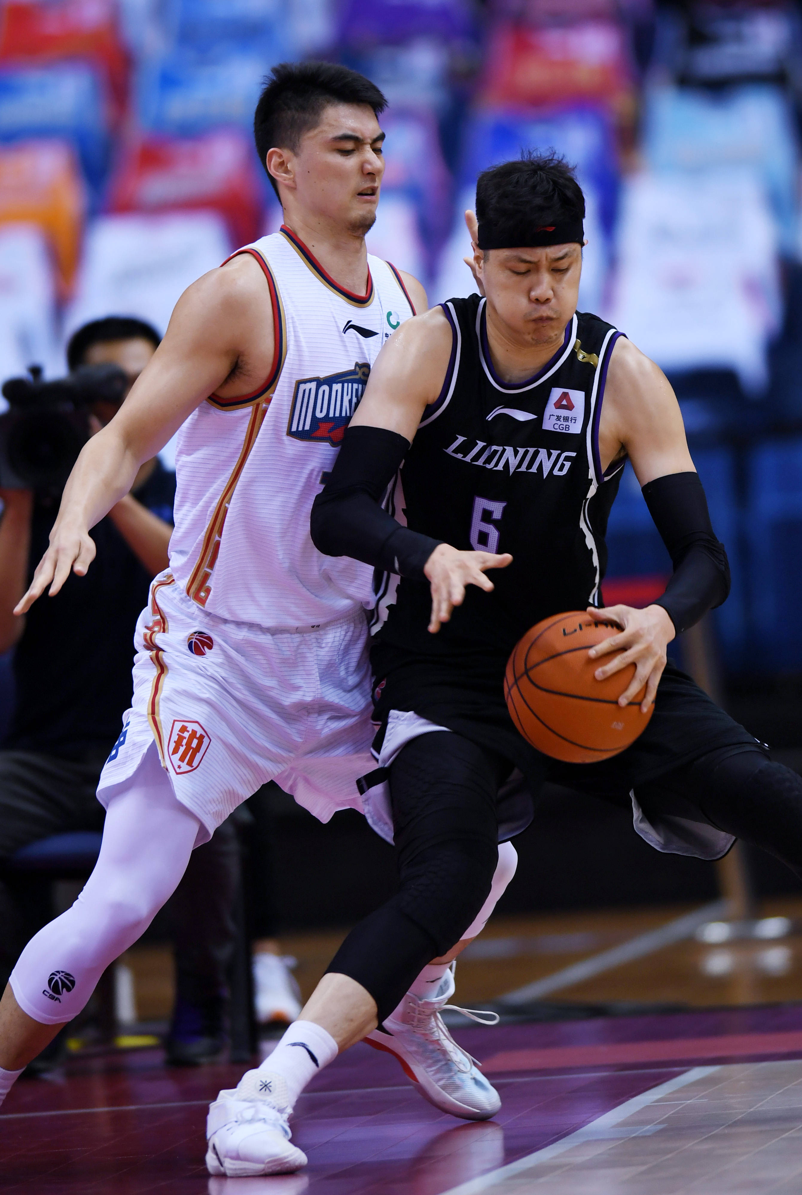 多次以夸张 多次以夸张